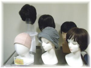 ウィッグ・ケア帽子展示
